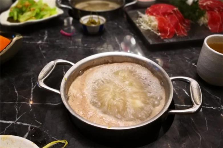 盛玖锅锅物料理加盟