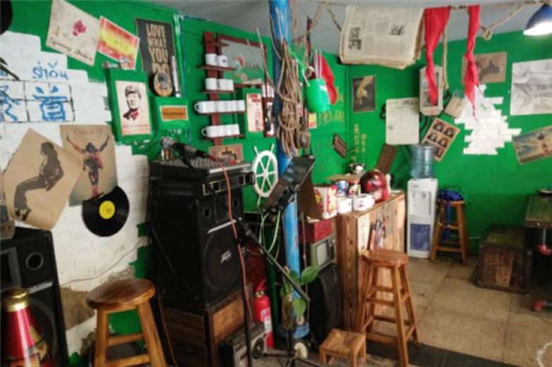 小破店怀旧音乐主题烤吧加盟