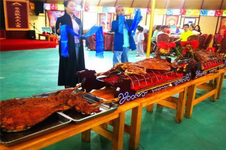 炊<span style='background-color:yellow;vertical-align:baseline;'>烟</span>再起烤全羊门店