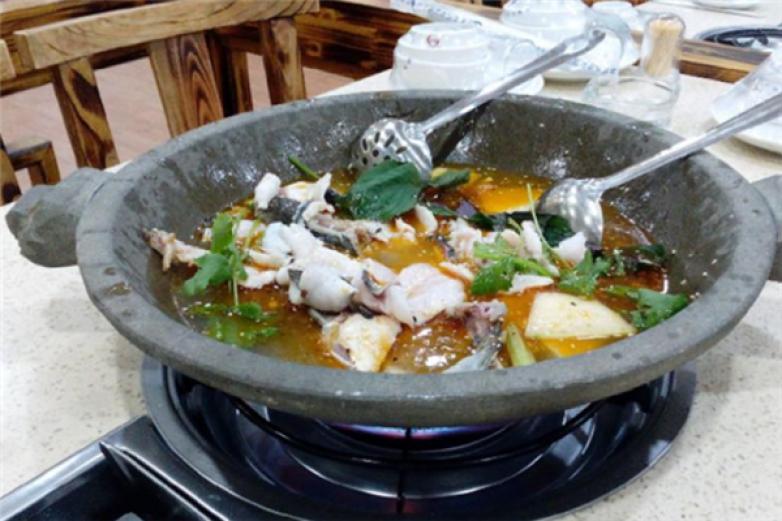 阿忠石锅鱼加盟