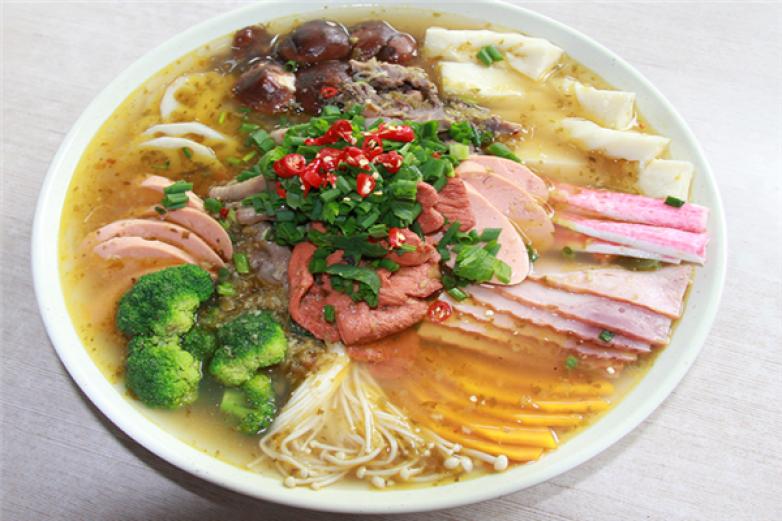 百冒居骨汤冒菜美味