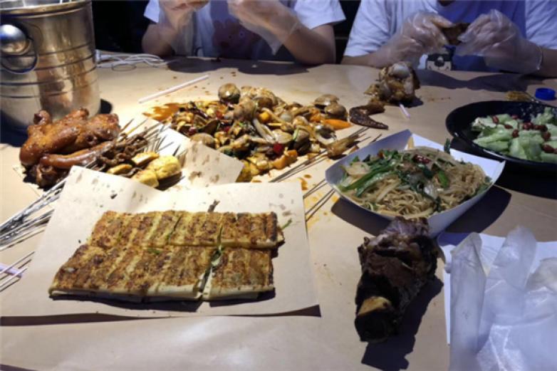 百步香海鲜烧烤加盟