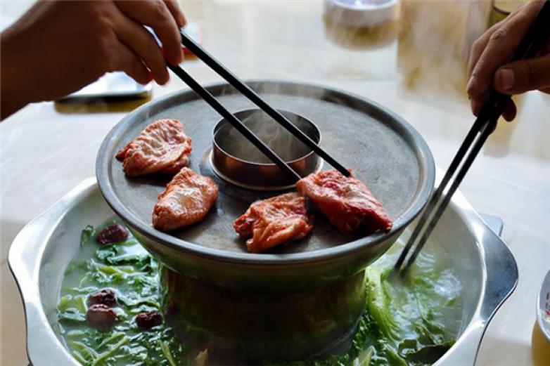 东方宴汤烤锅王加盟