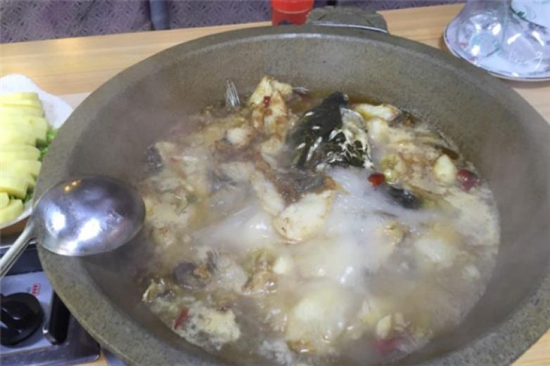 东哥石锅鱼加盟