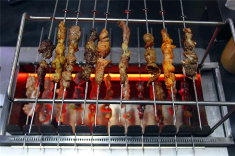 上止烧烤机加盟