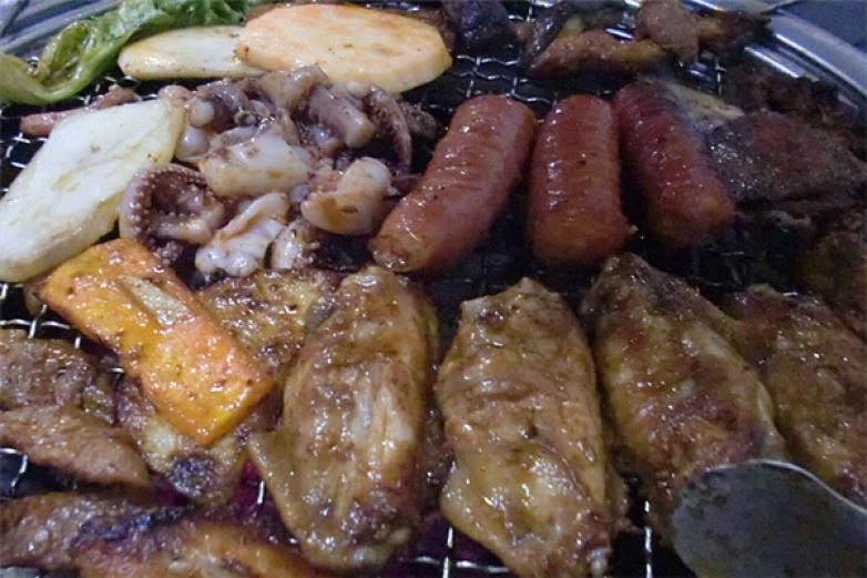 欢乐工场国际自助烤肉火锅加盟