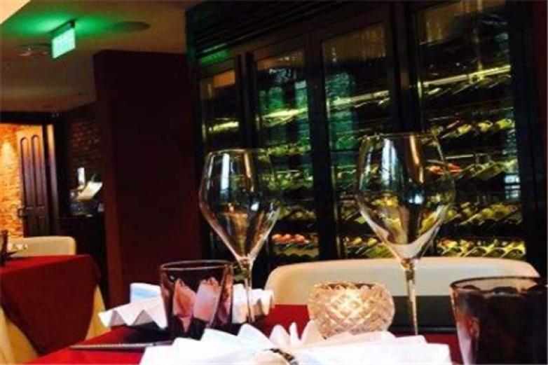 DIONNE红酒西餐厅加盟