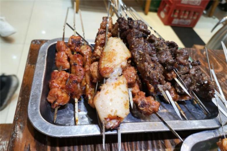 胖太太四川麻辣排骨串加盟