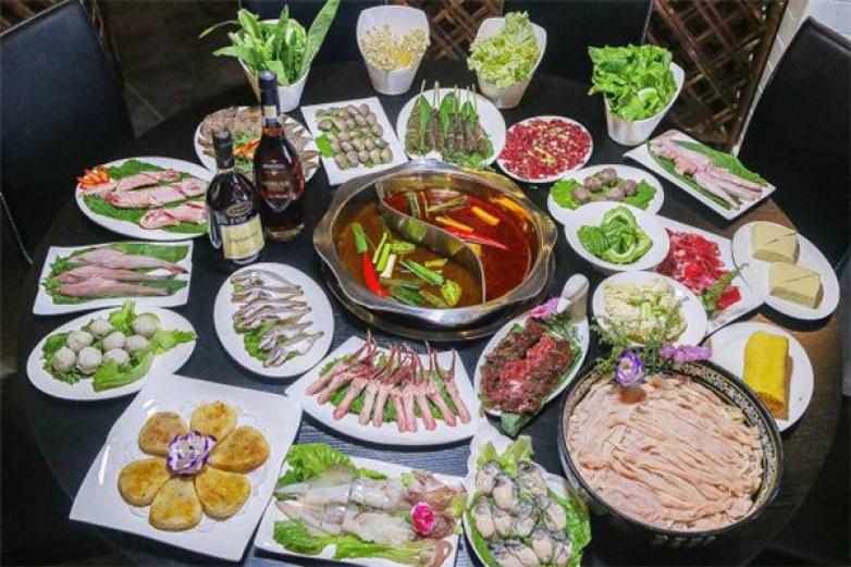 灶飨居火锅加盟