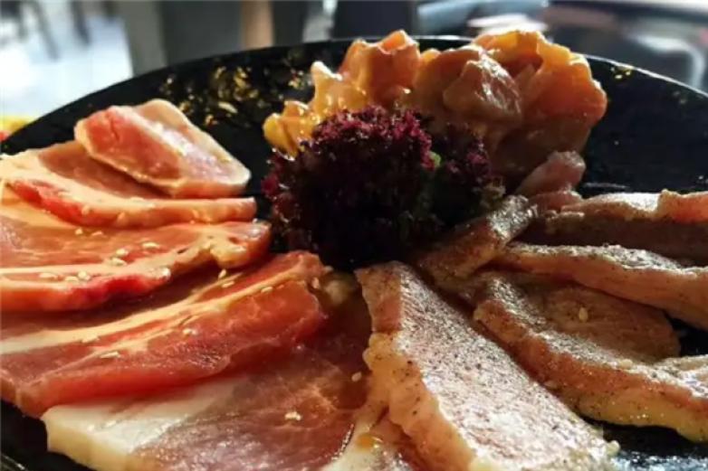 极炙台湾精致炭火烧肉加盟