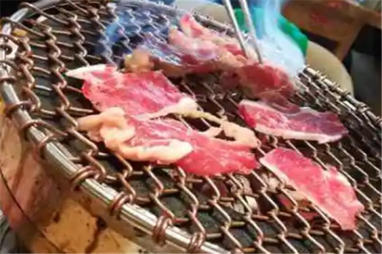 极匠泥炉烤肉加盟