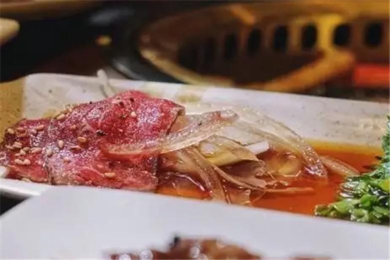 柚子林炭火烧肉加盟