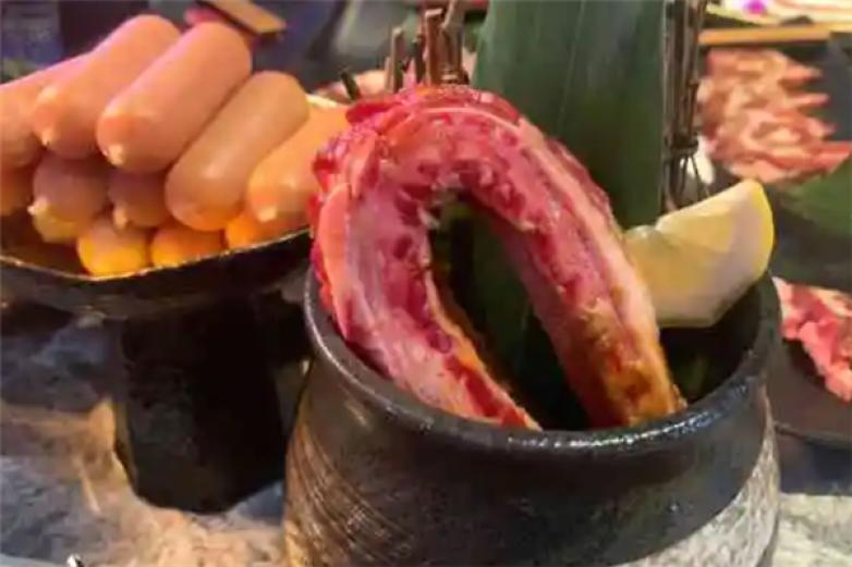 无二炙坊炭火烧肉加盟