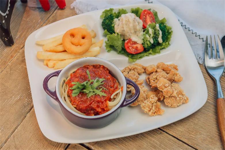 莜苿UVO简餐加盟