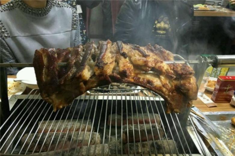 九妹流动烤全羊加盟