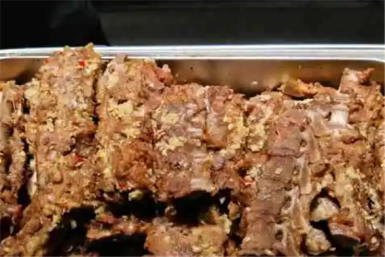 硬啃酱骨自助火锅加盟