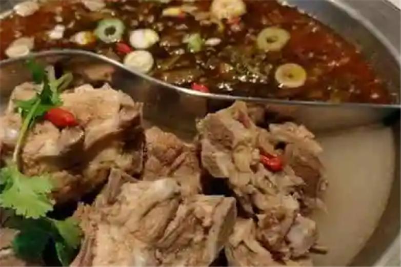 硬啃酱骨自助火锅加盟