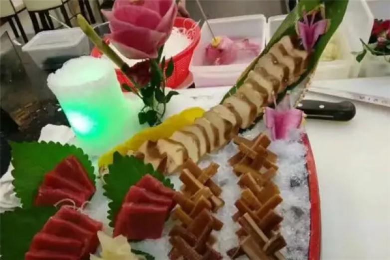 四季麒麟荟海鲜火锅酒家加盟