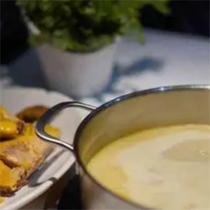 鼎凰花胶鸡海鲜火锅