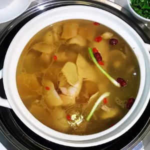 鲜汤王鱿鱼炖鸡