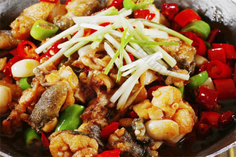 蛙舍碳烧牛蛙加盟