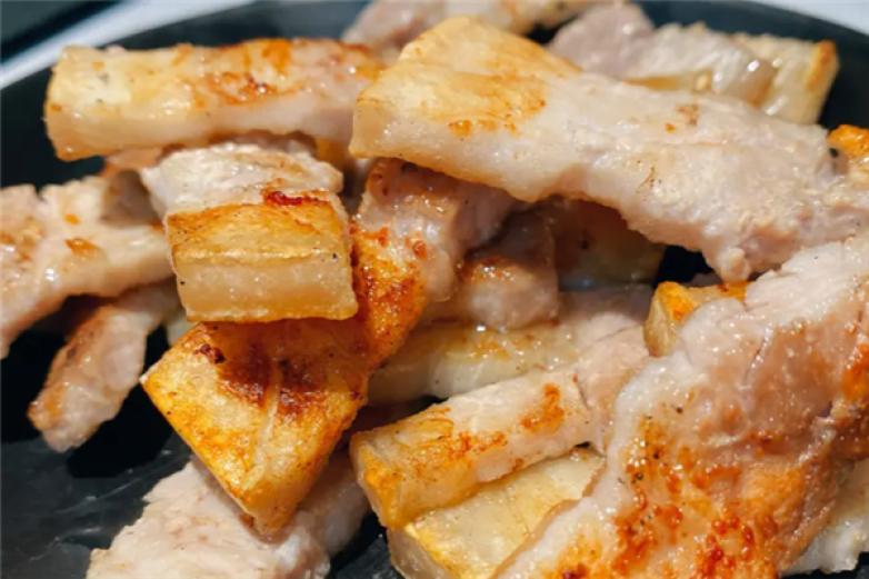 黑牛小镇烤肉加盟