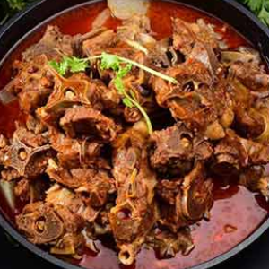 羊蝎子自助火锅店