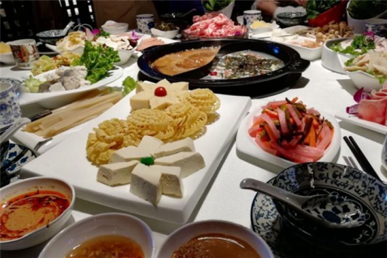 红叶醉美自助火锅加盟