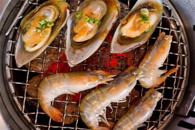 蚝先生海鲜烧烤加盟