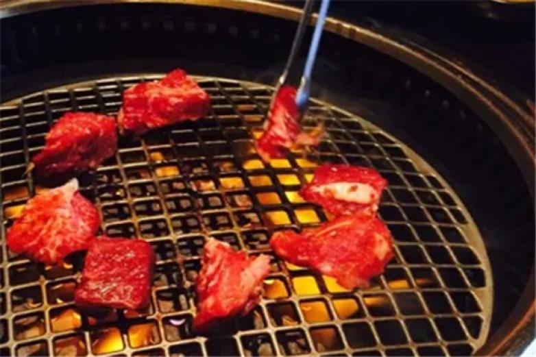 鼎鼎牛自助烤肉加盟