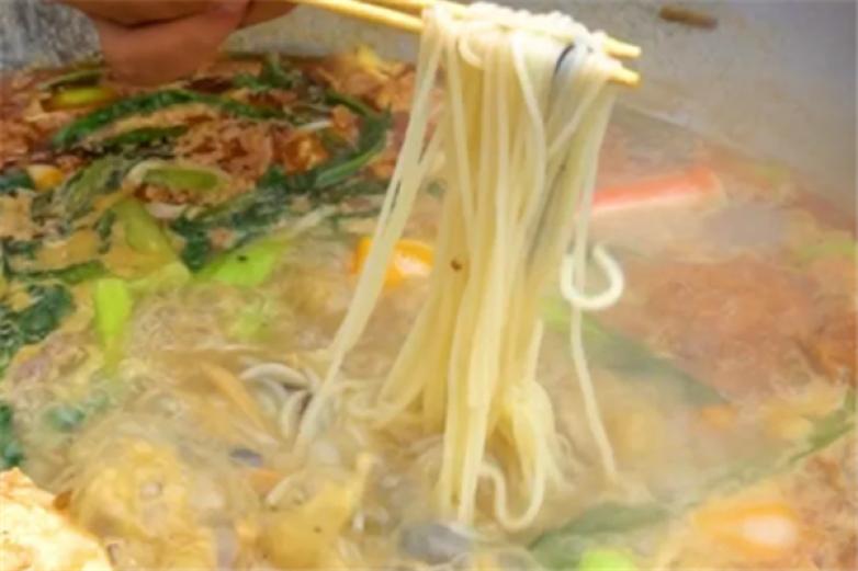 赵二螺蛳粉火锅加盟