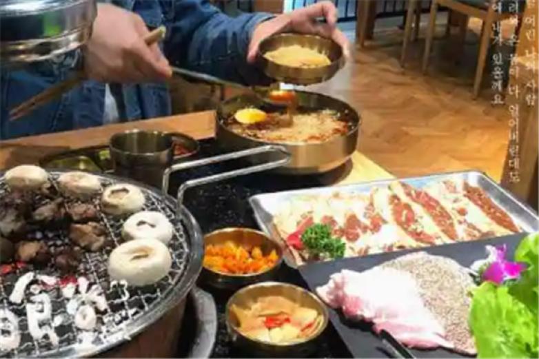 红泥小火炉烤肉加盟