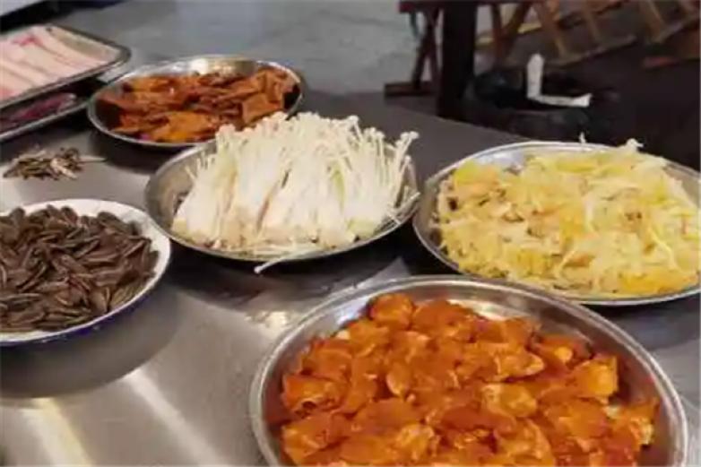 英雄故事地摊烤肉加盟