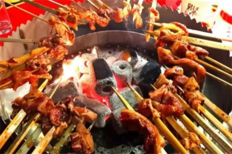 霸道烤官火盆烧烤加盟