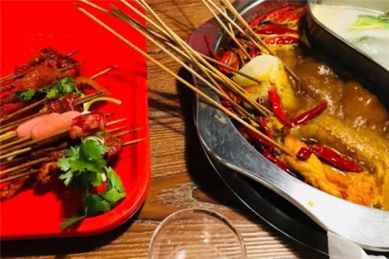 文艺派串串香重庆火锅加盟