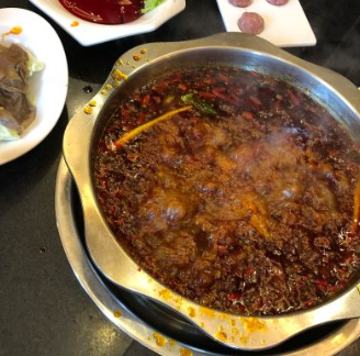 重庆乾程喳喳老火锅