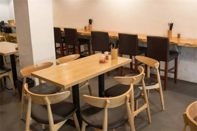 靓靓纸上烤鱼猪肚鸡烧烤加盟