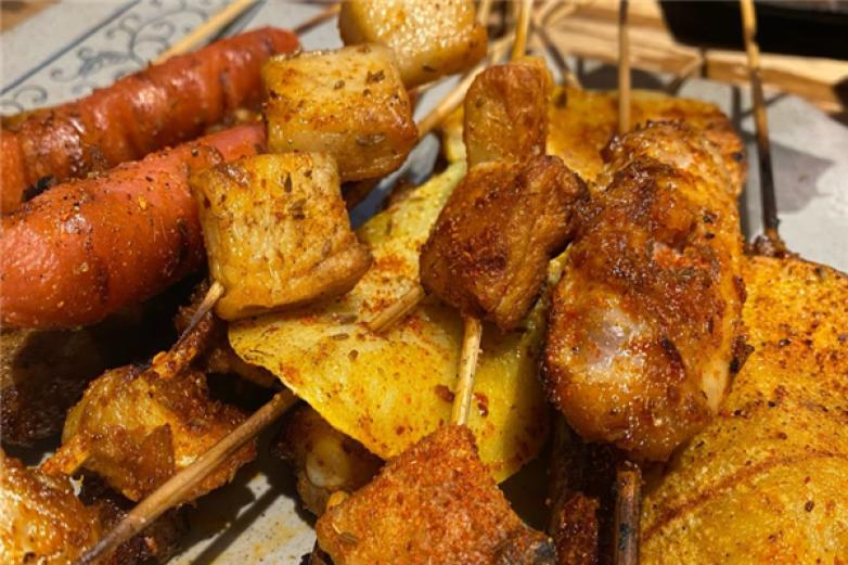 烤天下音乐酒吧烧烤加盟