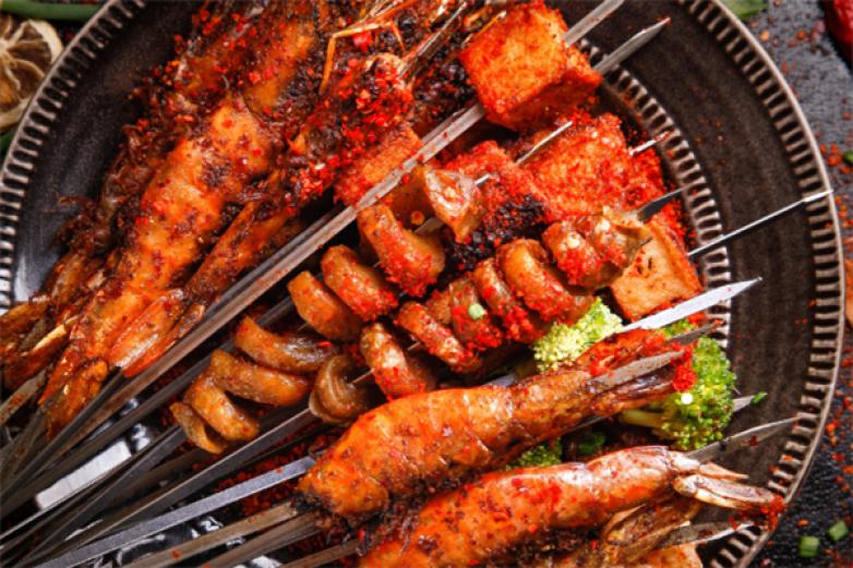 娜家小成嘟串串烧烤酒馆加盟