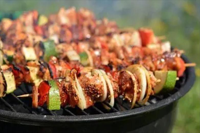 玫瑰红碳烧烤吧加盟