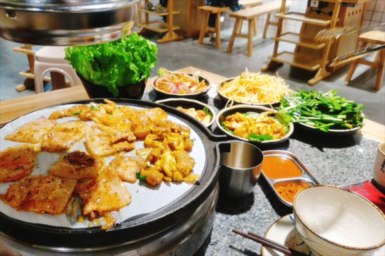 拽酒地桌烤肉加盟