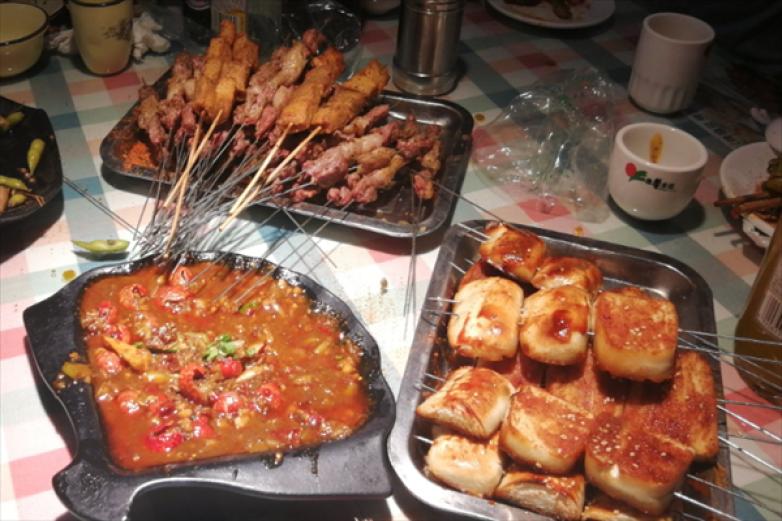 来串门烧烤加盟