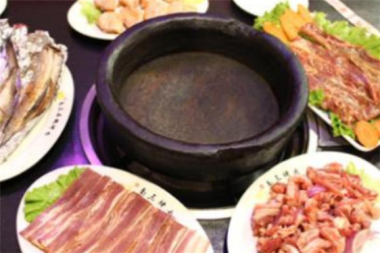 好吃佬石锅屋加盟