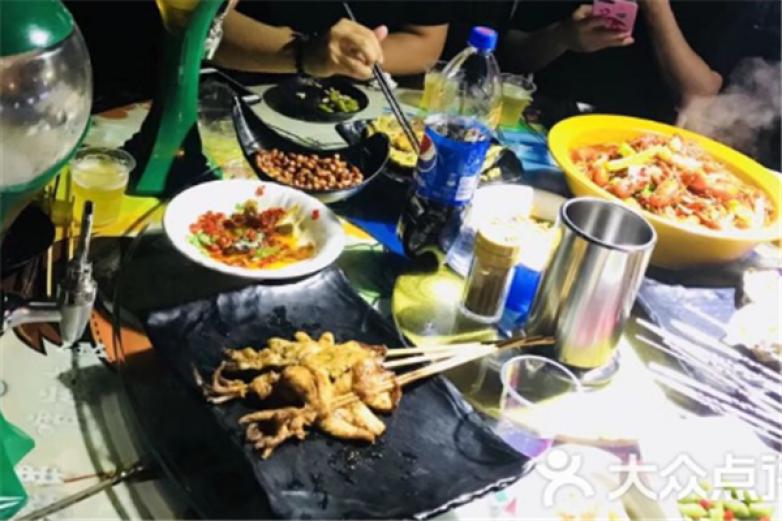 烈焰地带烤吧加盟