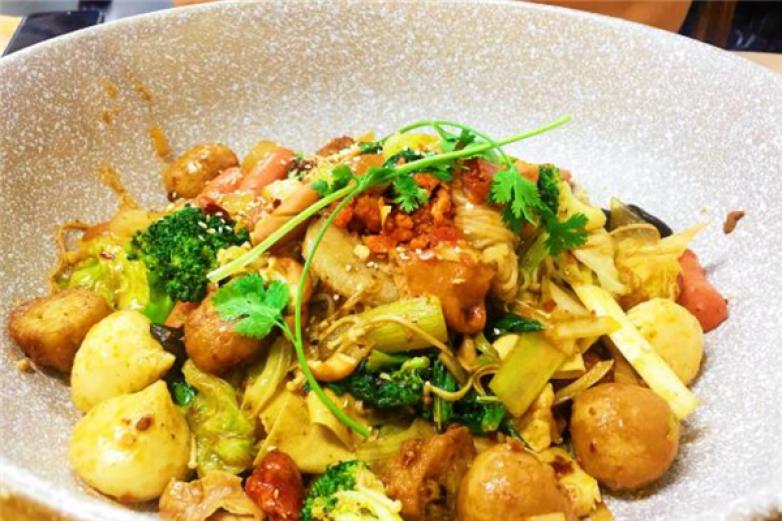 魔辣麻辣香锅加盟