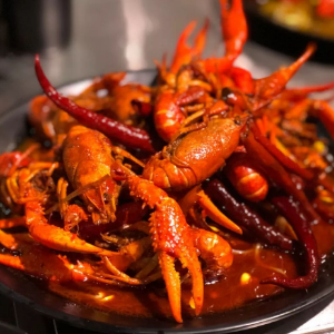 牛市小龙虾酸菜鱼特色烧烤