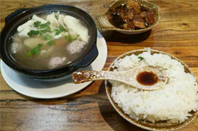 瑞霞老砂锅居加盟