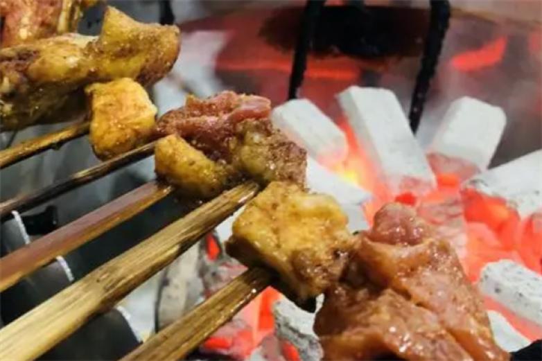 手把串火盆烧烤加盟