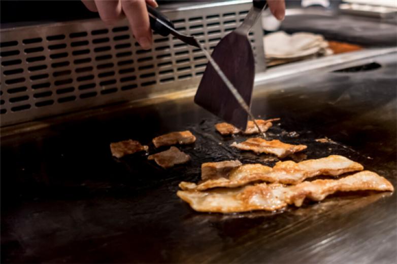 万膳铁板烧加盟