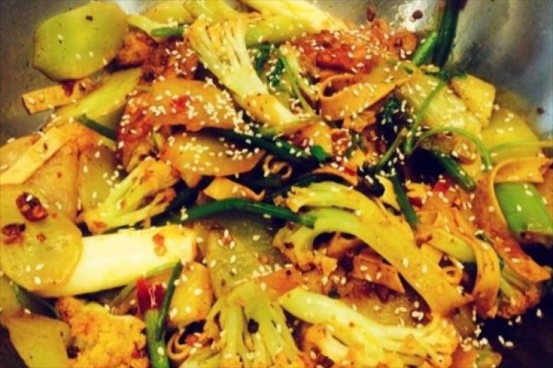 香与红麻辣香锅加盟